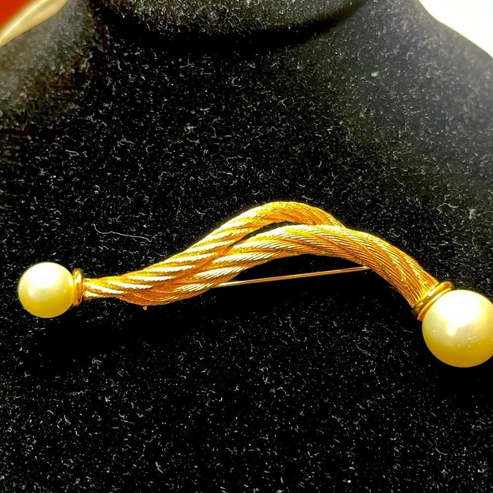 Vintage Christian Dior Signed Gold Toned Rope Cable & Faux Pearl Brooch Pin EUC